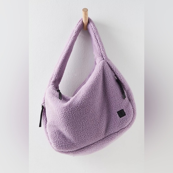 Free People Handbags - Free People Movement Cozy carryall Sherpa bag in lilac